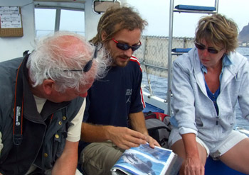 Meeresbiologe (Dipl.-Biol.) Christoph Schmitt, Whalewatching / Walbeobachtung vor La Gomera   (Foto: Carola Krenz)